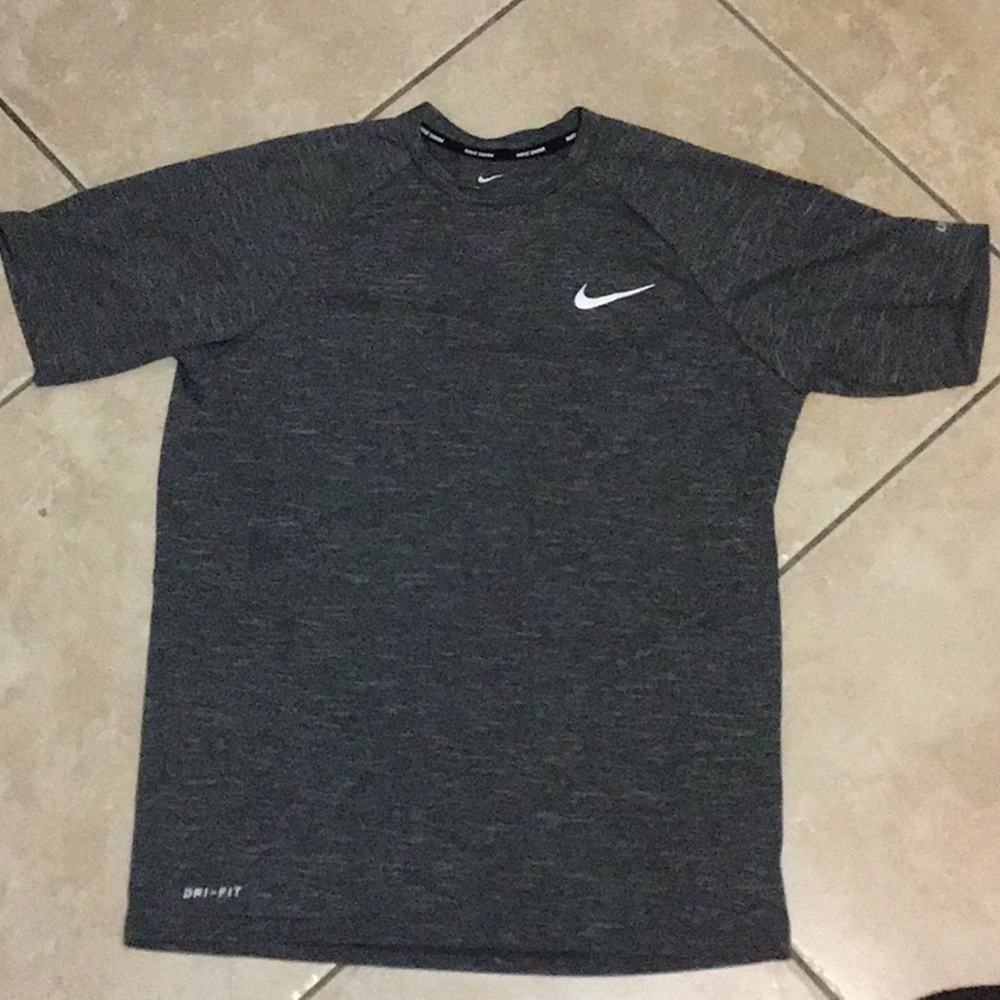 Men’s small never worn Nike shirt